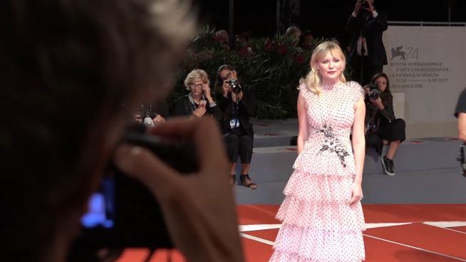 Venedig: Kirsten Dunst kommt im Traumkleid