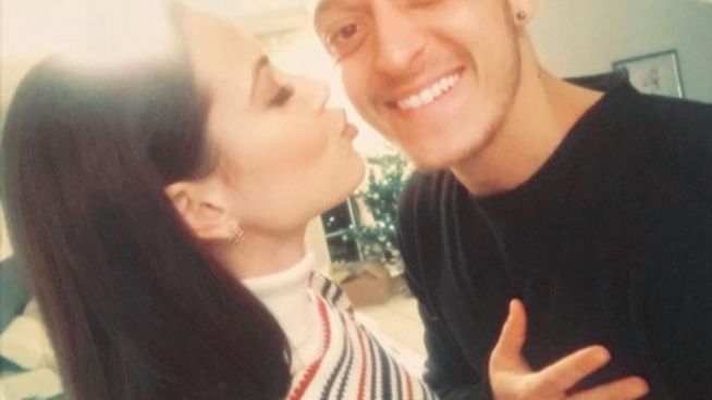 Auf Wolke 7: Mandy und Mesut posten Liebes-Selfie