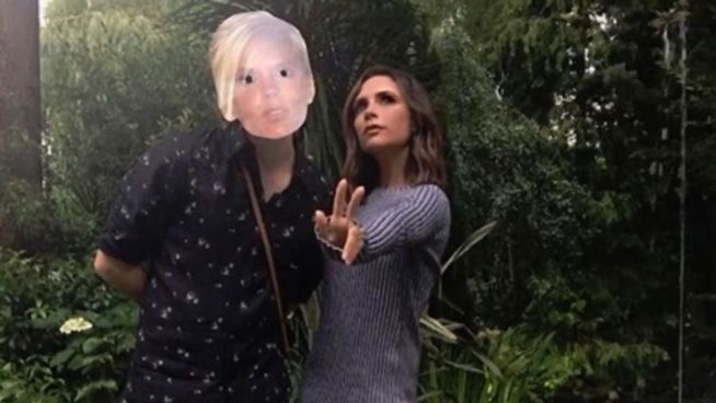 Witzig: Victoria Beckham im Doppelpack