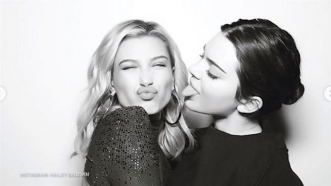 Geschenke satt: Hailey Baldwin feiert den 21.